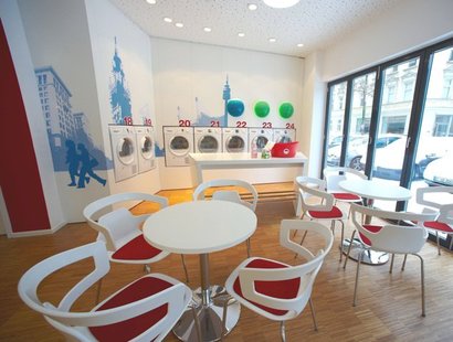 Idée de franchise : Un salon de café avec une laverie
